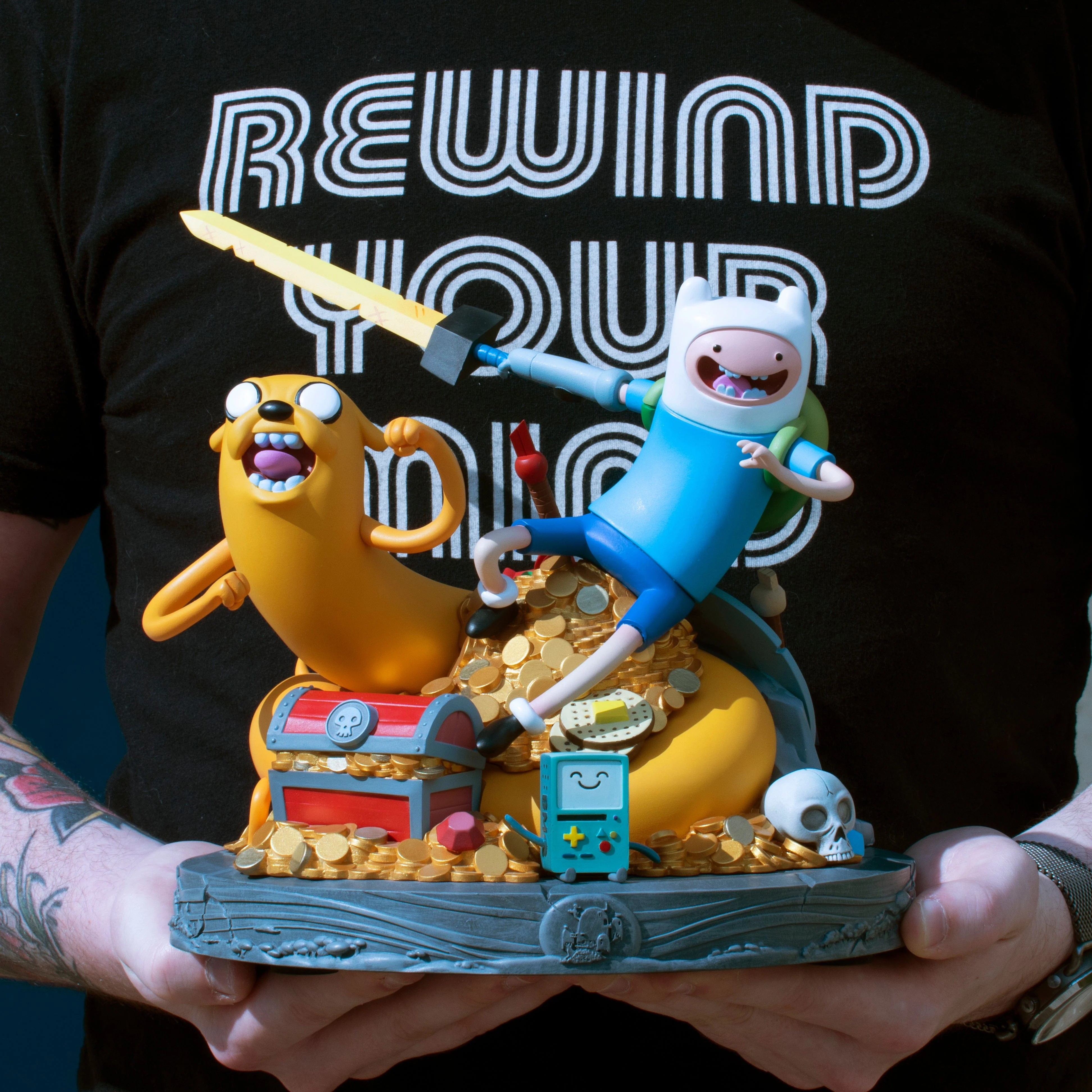 Adventure Time Statue - Jake and Finn - Exclusive Version - Image 15