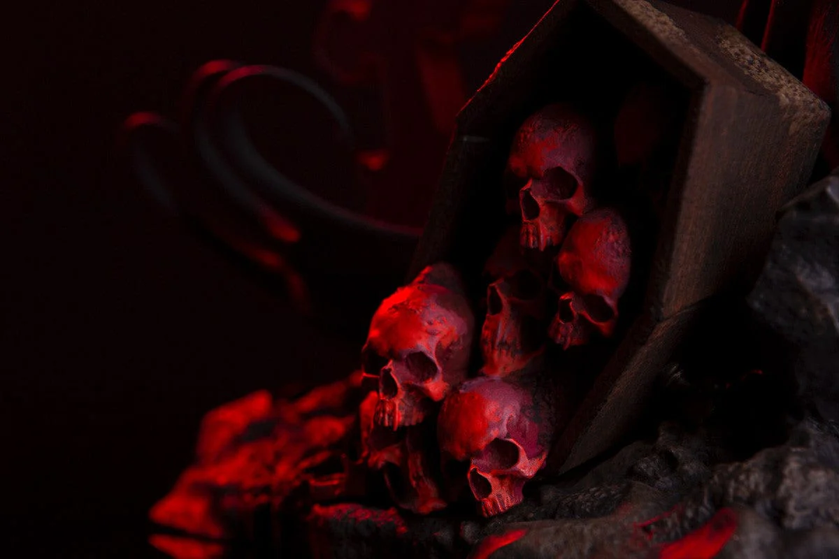 Batman & Dracula: Red Rain Statue (Exclusive) - Image 18
