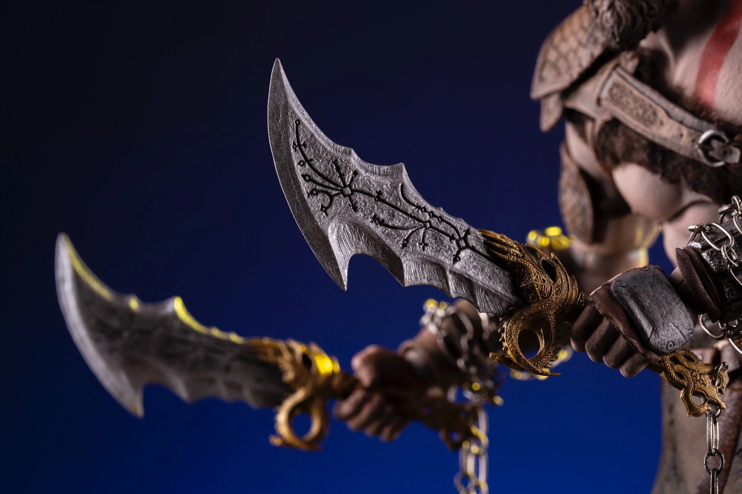 God Of War – Kratos 1/6 Scale Deluxe Figure Exclusive - Image 7