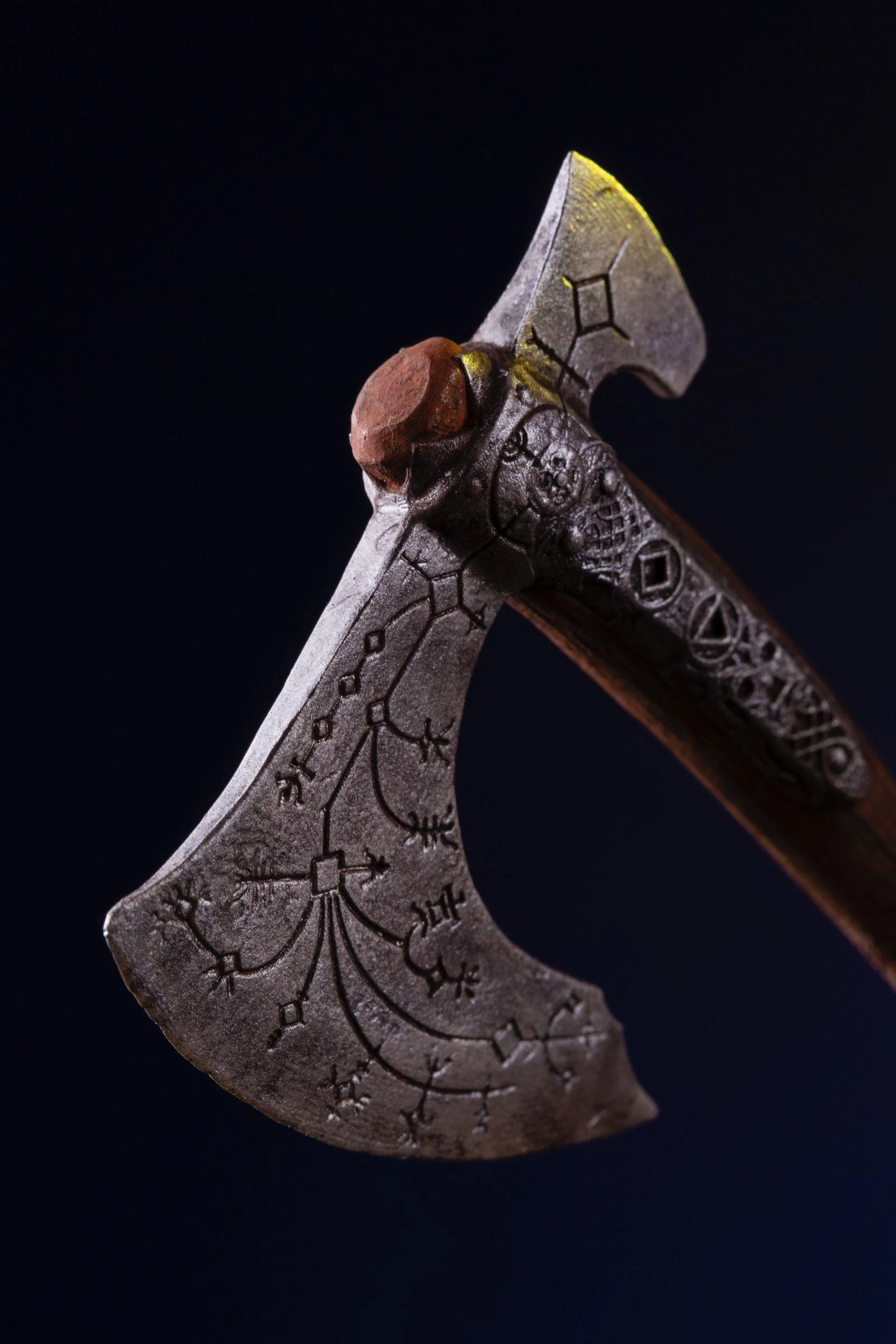 God Of War – Kratos 1/6 Scale Deluxe Figure Exclusive - Image 9