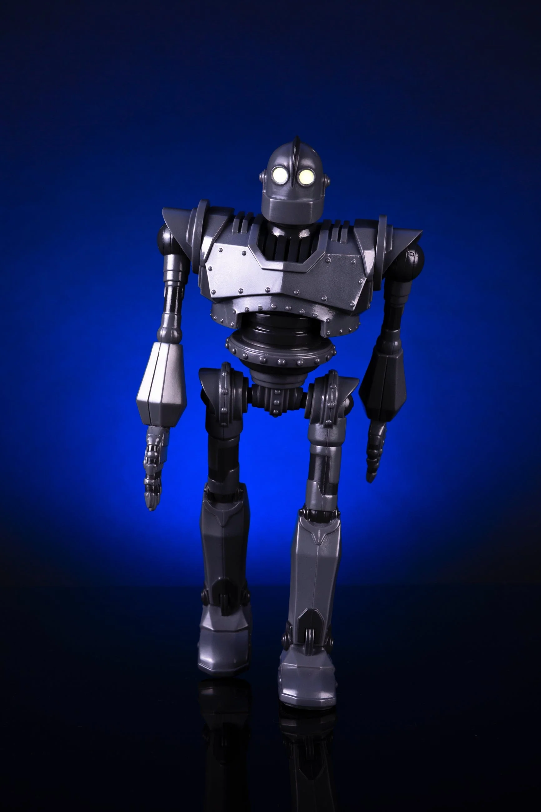 Iron Giant Soft Vinyl Figure - Image 11