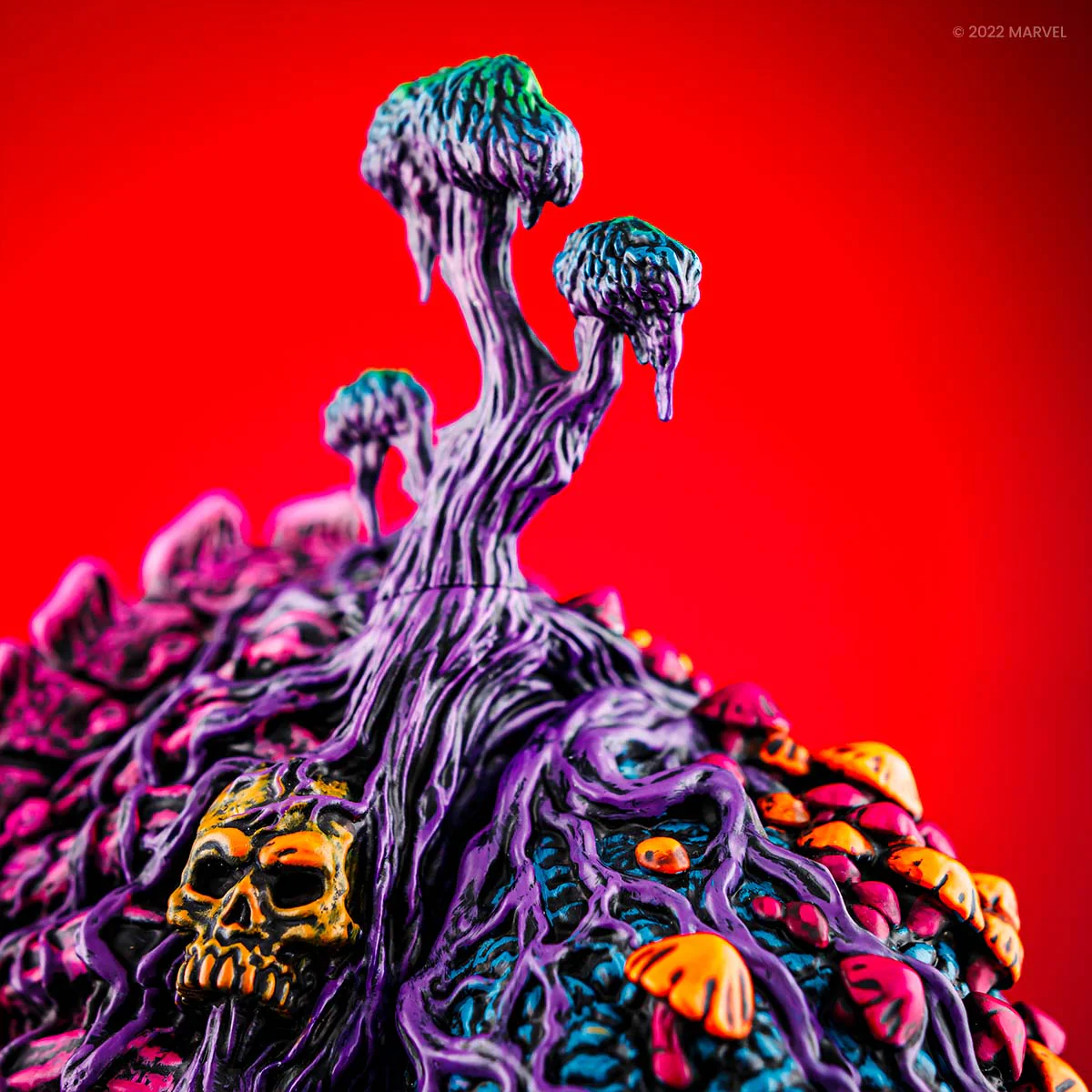 Man-Thing Designer Vinyl Figure - Psychedelic Variant - Image 9