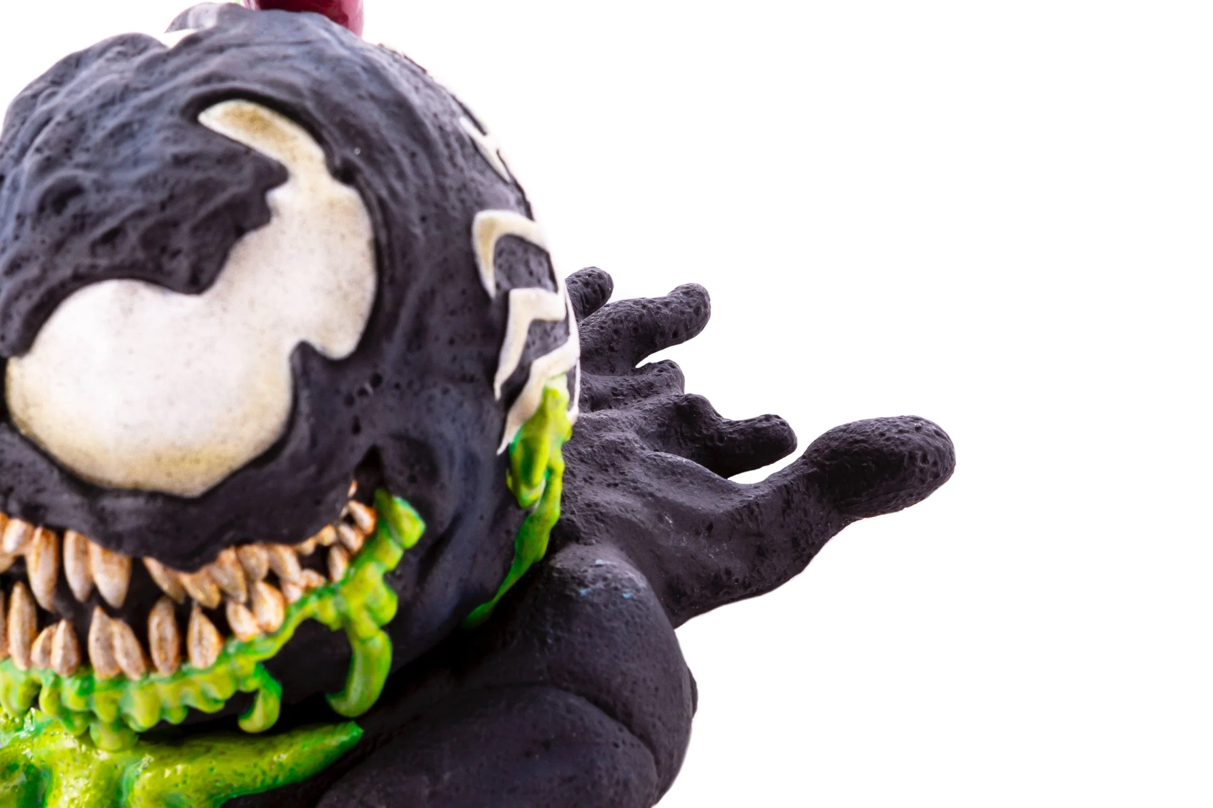 Spider-Man – Venom Mondoid Vinyl Figure - Image 12