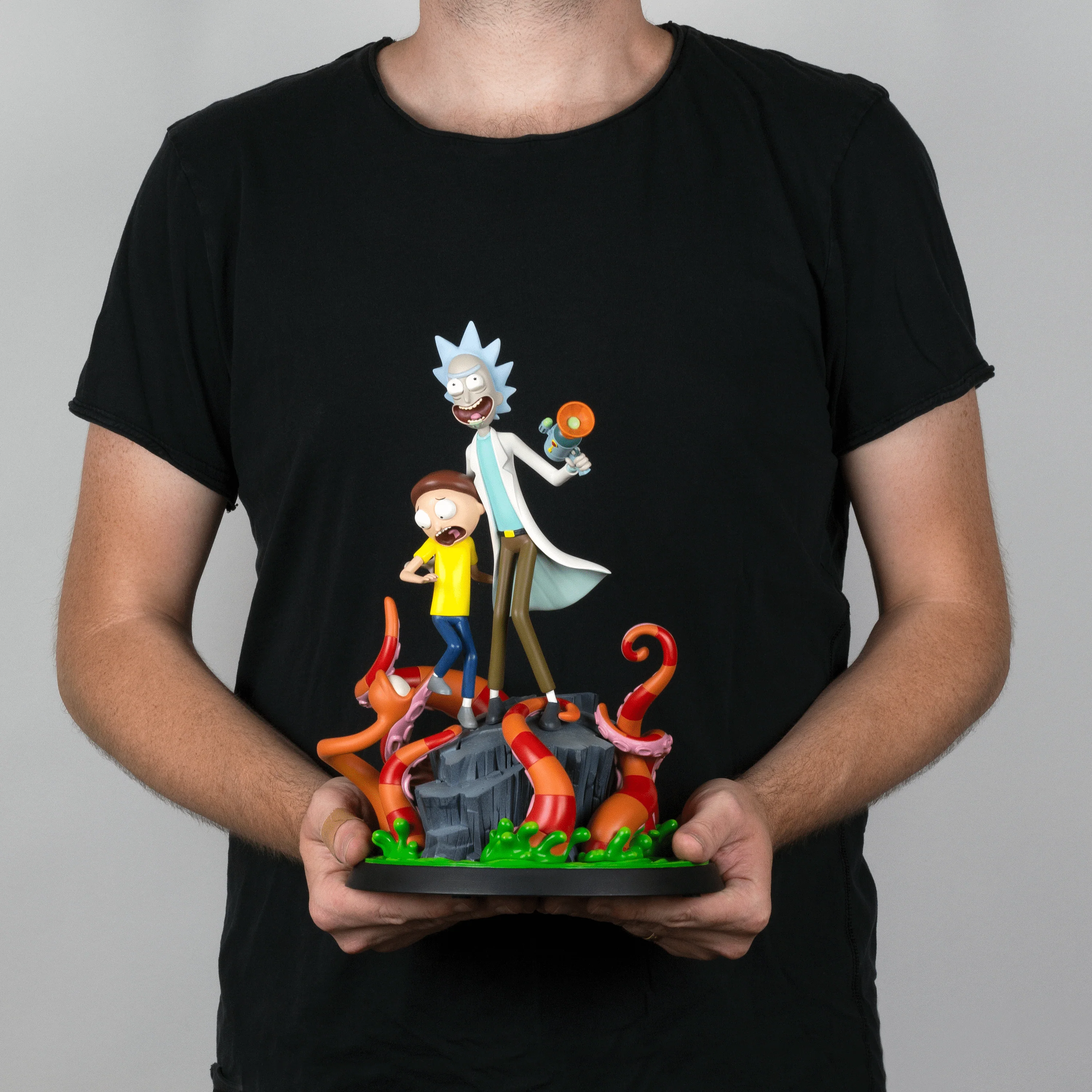 Rick and Morty Statue - Regular - Image 18